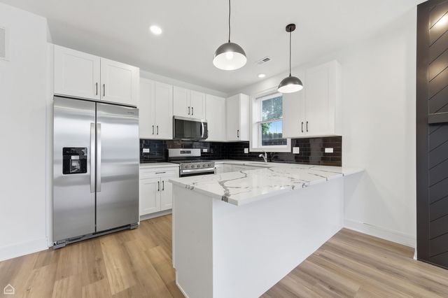 3902 S Lake Park Avenue 1, Chicago, IL 60653