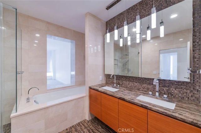 900 W Olympic 43D, Los Angeles, CA 90015