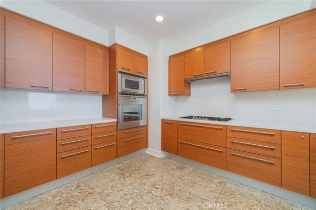 900 W Olympic 43D, Los Angeles, CA 90015