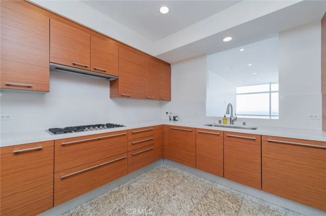 900 W Olympic 43D, Los Angeles, CA 90015