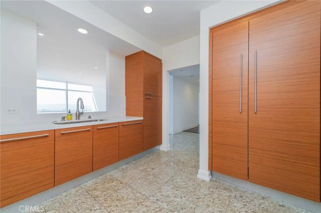 900 W Olympic 43D, Los Angeles, CA 90015