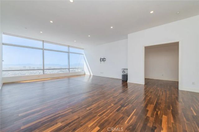 900 W Olympic 43D, Los Angeles, CA 90015