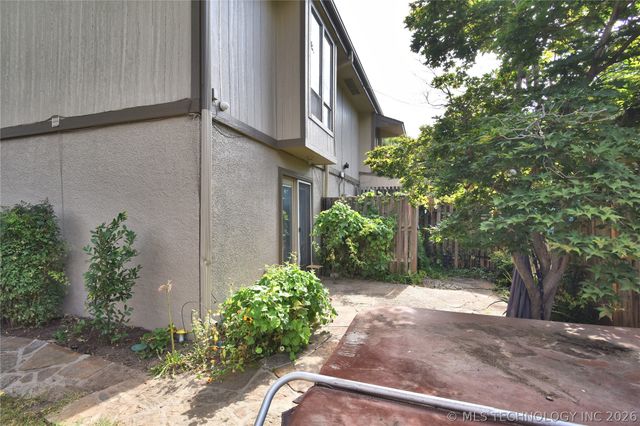 2202 E 55th Court 2202, Tulsa, OK 74105