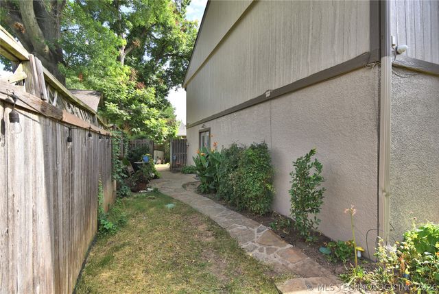 2202 E 55th Court 2202, Tulsa, OK 74105