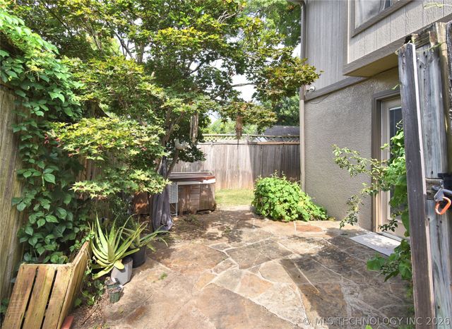 2202 E 55th Court 2202, Tulsa, OK 74105