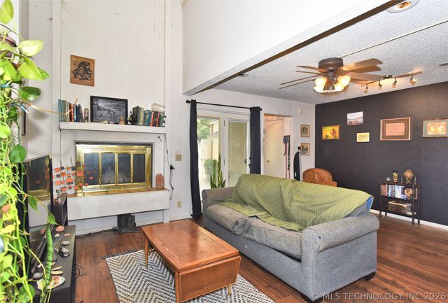 2202 E 55th Court 2202, Tulsa, OK 74105