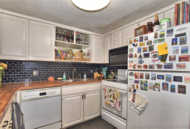 2202 E 55th Court 2202, Tulsa, OK 74105