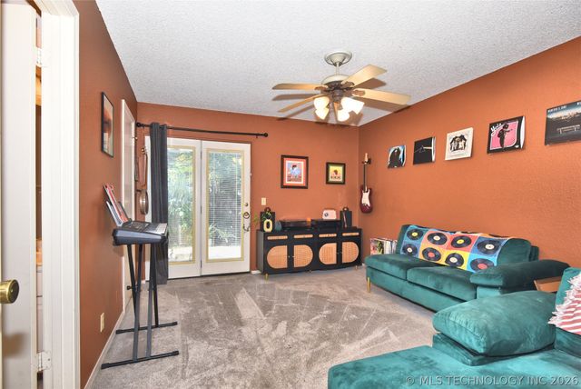 2202 E 55th Court 2202, Tulsa, OK 74105