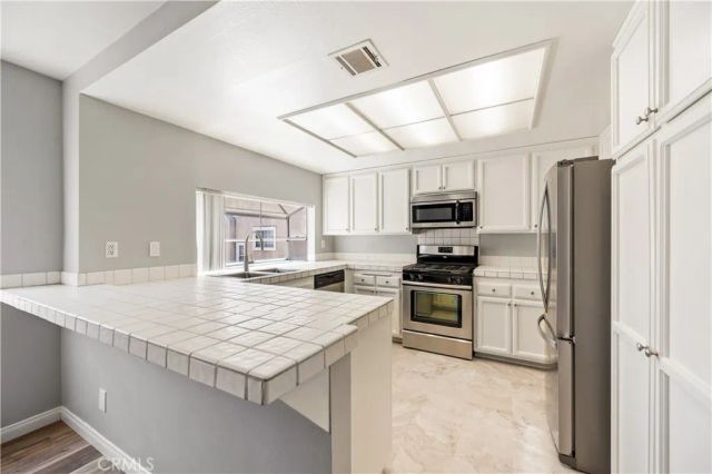 7109 Farralone Avenue 117, Canoga Park, CA 91303