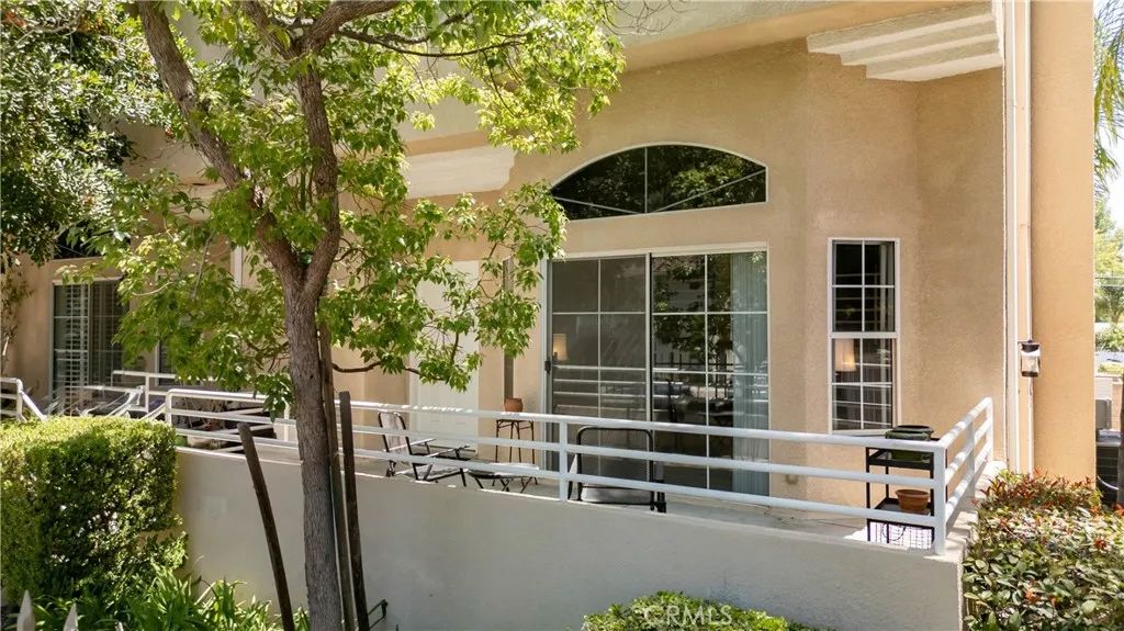7109 Farralone Avenue 117, Canoga Park, CA 91303