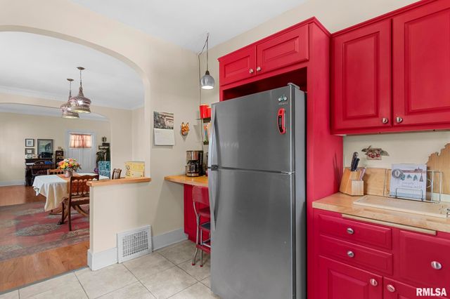 1425 S LINCOLN Street, Springfield, IL 62704