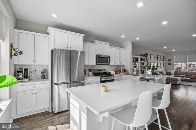 7 AUTUMN PARK BLVD, Medford, NJ 08055