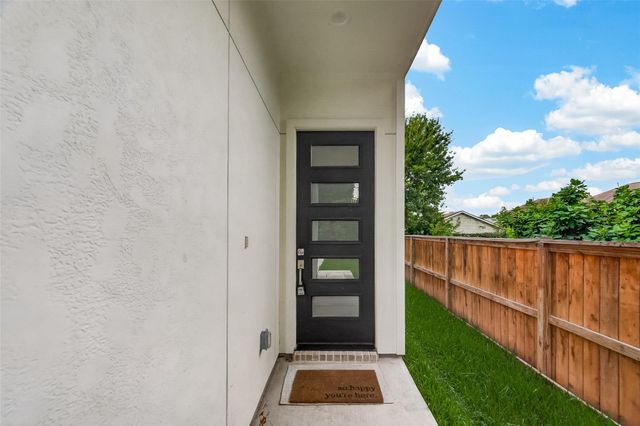 90 Burress Street B, Houston, TX 77022
