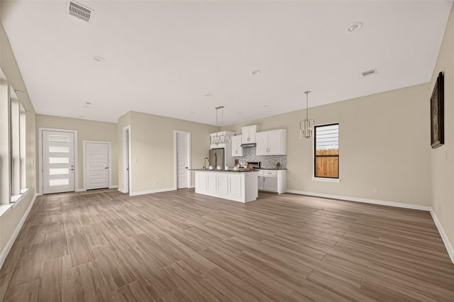 90 Burress Street B, Houston, TX 77022