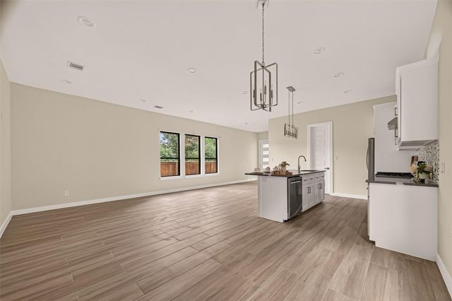 90 Burress Street B, Houston, TX 77022