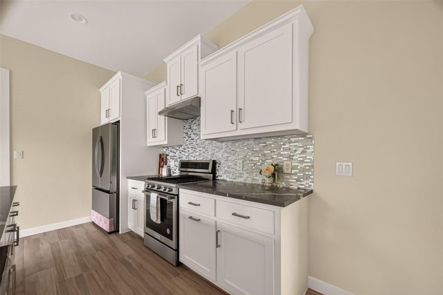 90 Burress Street B, Houston, TX 77022
