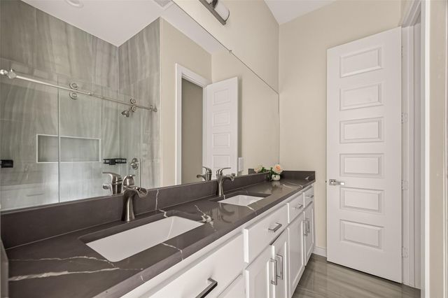 90 Burress Street B, Houston, TX 77022