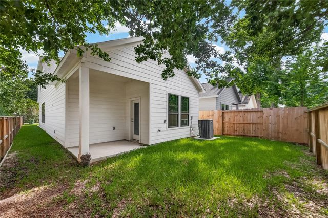 90 Burress Street B, Houston, TX 77022