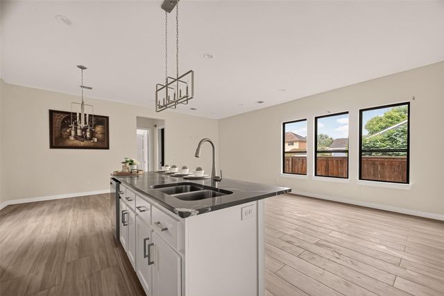 90 Burress Street B, Houston, TX 77022