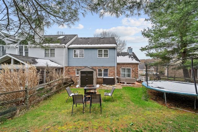 1217 Parkside Dr, South Fayette, PA 15017