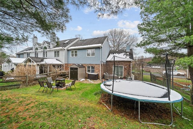 1217 Parkside Dr, South Fayette, PA 15017