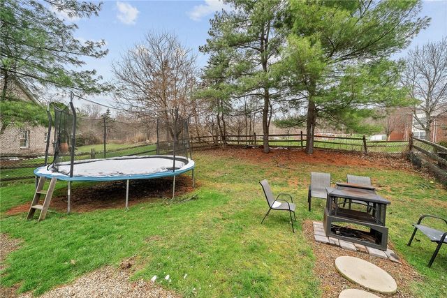 1217 Parkside Dr, South Fayette, PA 15017