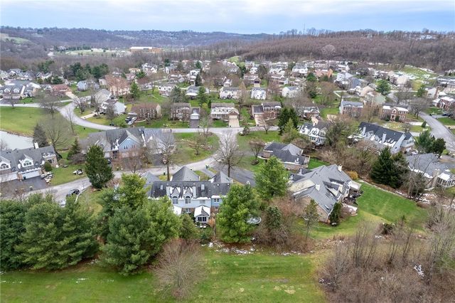 1217 Parkside Dr, South Fayette, PA 15017