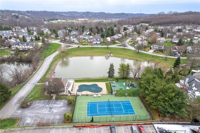 1217 Parkside Dr, South Fayette, PA 15017