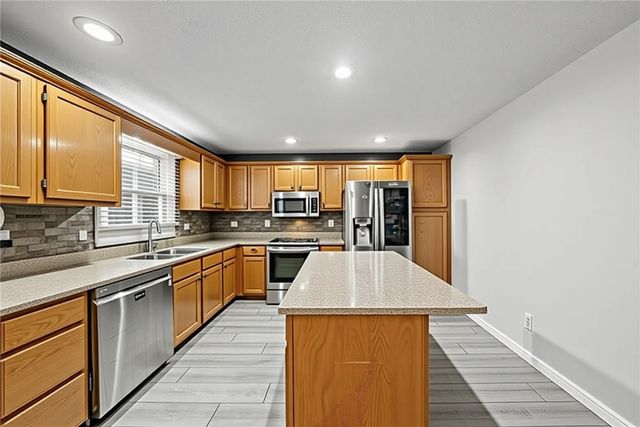 1217 Parkside Dr, South Fayette, PA 15017