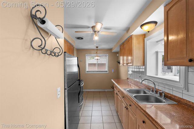 24564 Marine Avenue, Eastpointe, MI 48021