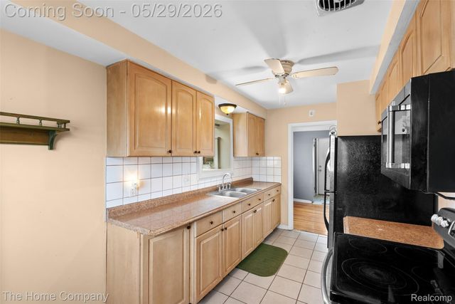 24564 Marine Avenue, Eastpointe, MI 48021