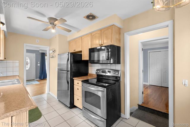 24564 Marine Avenue, Eastpointe, MI 48021