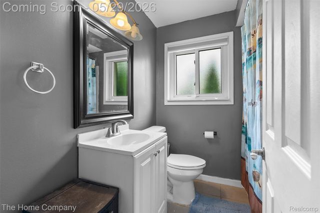 24564 Marine Avenue, Eastpointe, MI 48021