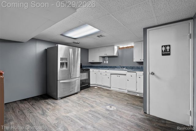 24564 Marine Avenue, Eastpointe, MI 48021