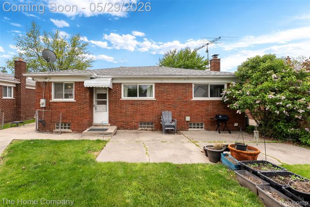 24564 Marine Avenue, Eastpointe, MI 48021