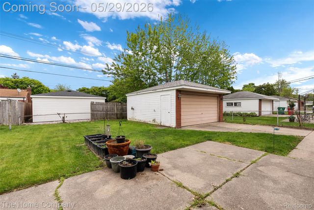 24564 Marine Avenue, Eastpointe, MI 48021
