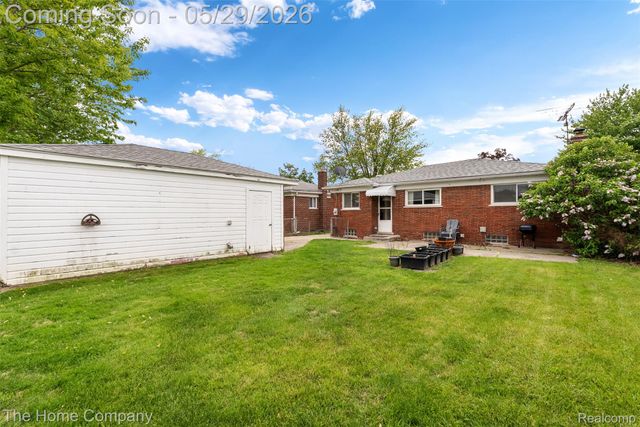 24564 Marine Avenue, Eastpointe, MI 48021