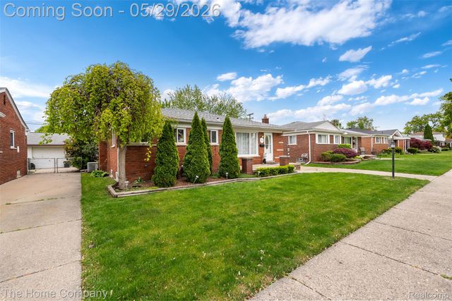 24564 Marine Avenue, Eastpointe, MI 48021