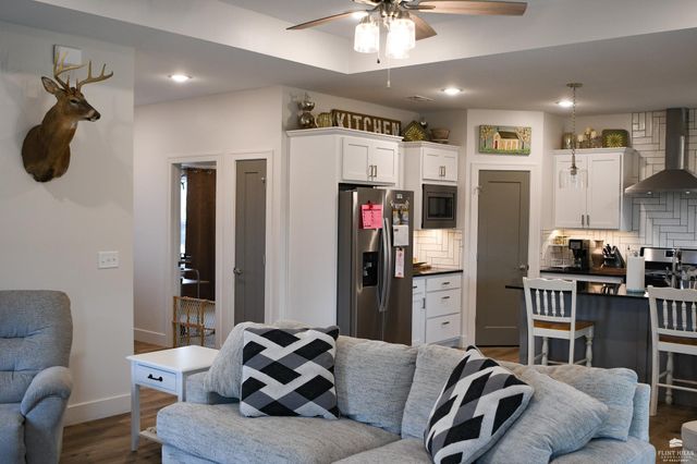 4800 Jackie's Way, Manhattan, KS 66502