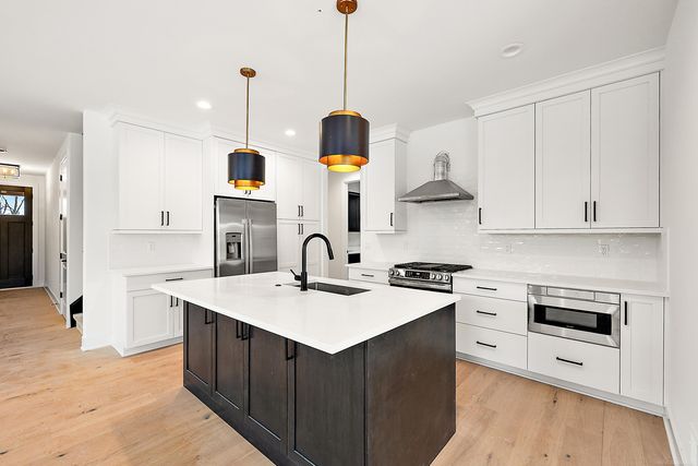 5872 Willow Grove Drive, Troy, MI 48085