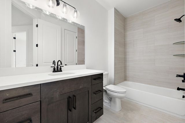 5872 Willow Grove Drive, Troy, MI 48085