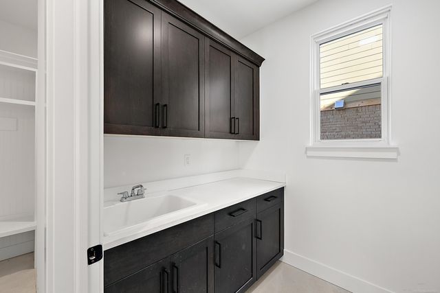 5872 Willow Grove Drive, Troy, MI 48085