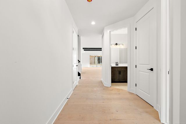 5872 Willow Grove Drive, Troy, MI 48085