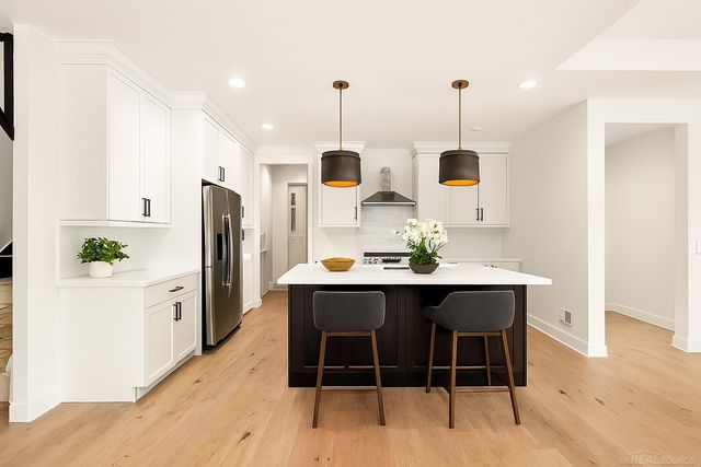 5872 Willow Grove Drive, Troy, MI 48085