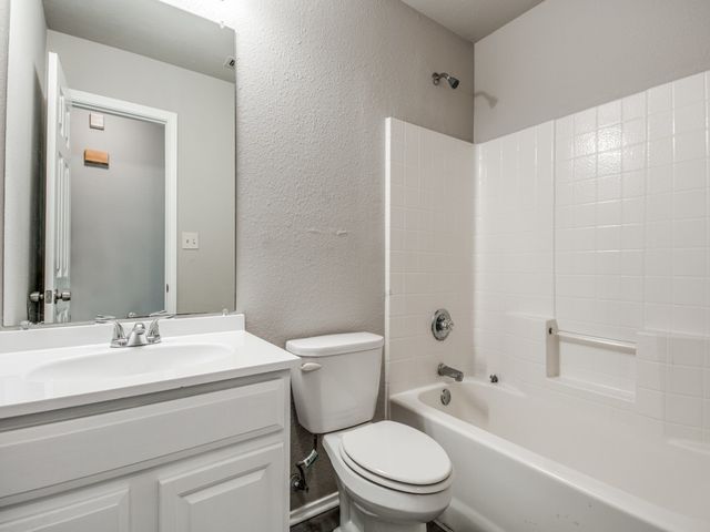 610 Lonestar Park Lane, Ponder, TX 76259