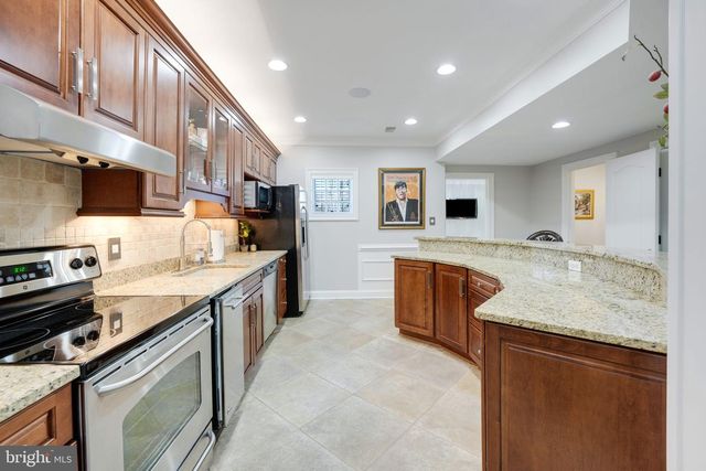 9722 ARNON CHAPEL RD, Great Falls, VA 22066