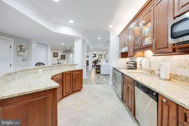 9722 ARNON CHAPEL RD, Great Falls, VA 22066