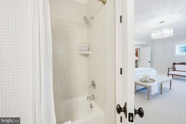 9722 ARNON CHAPEL RD, Great Falls, VA 22066