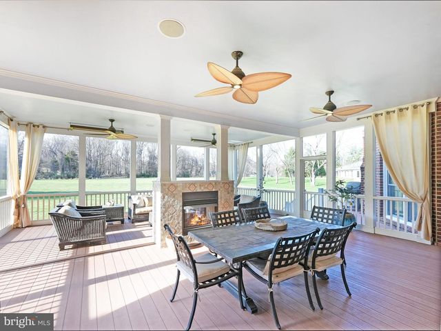 9722 ARNON CHAPEL RD, Great Falls, VA 22066