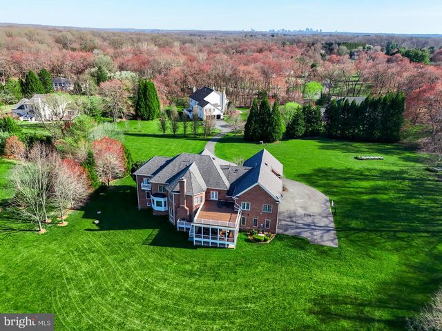 9722 ARNON CHAPEL RD, Great Falls, VA 22066
